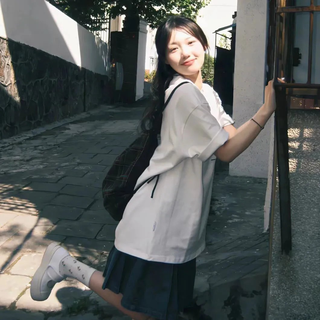 艳妻扮婢记